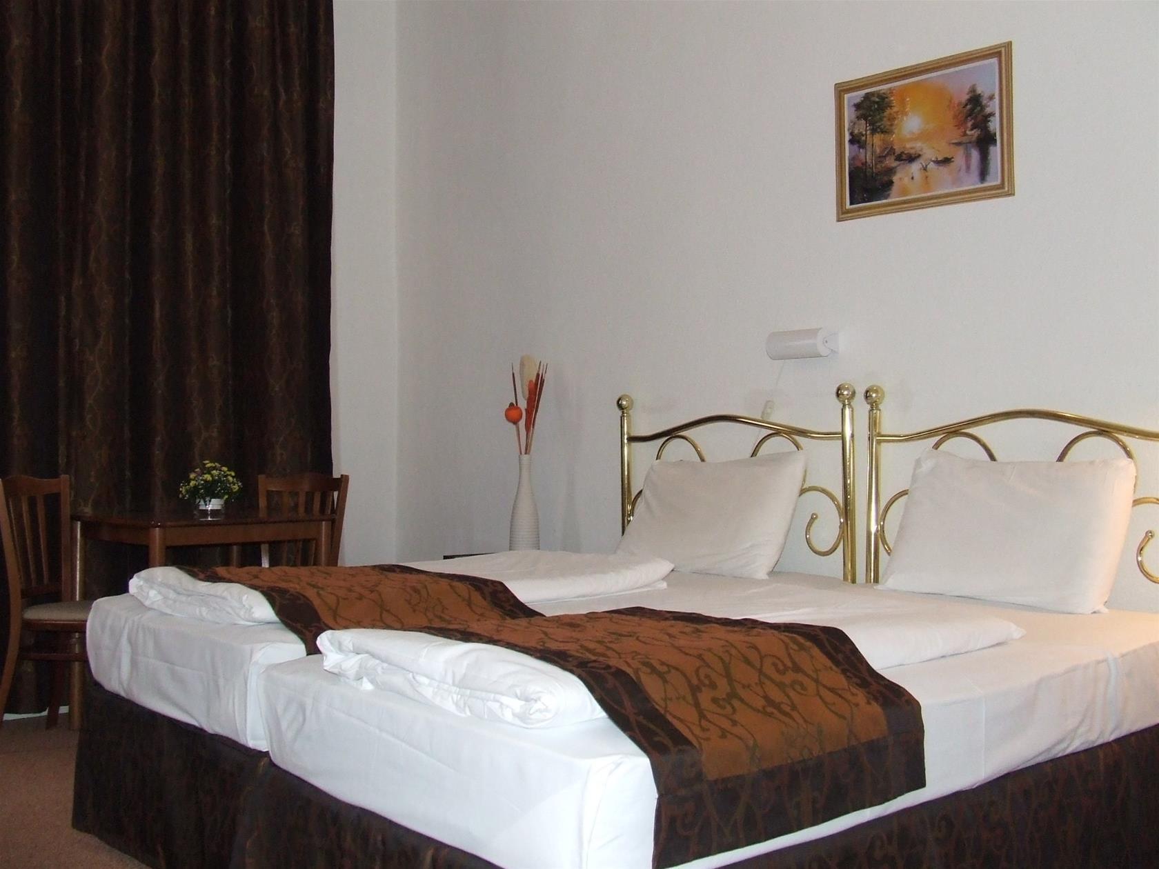 Hostal Equity Point