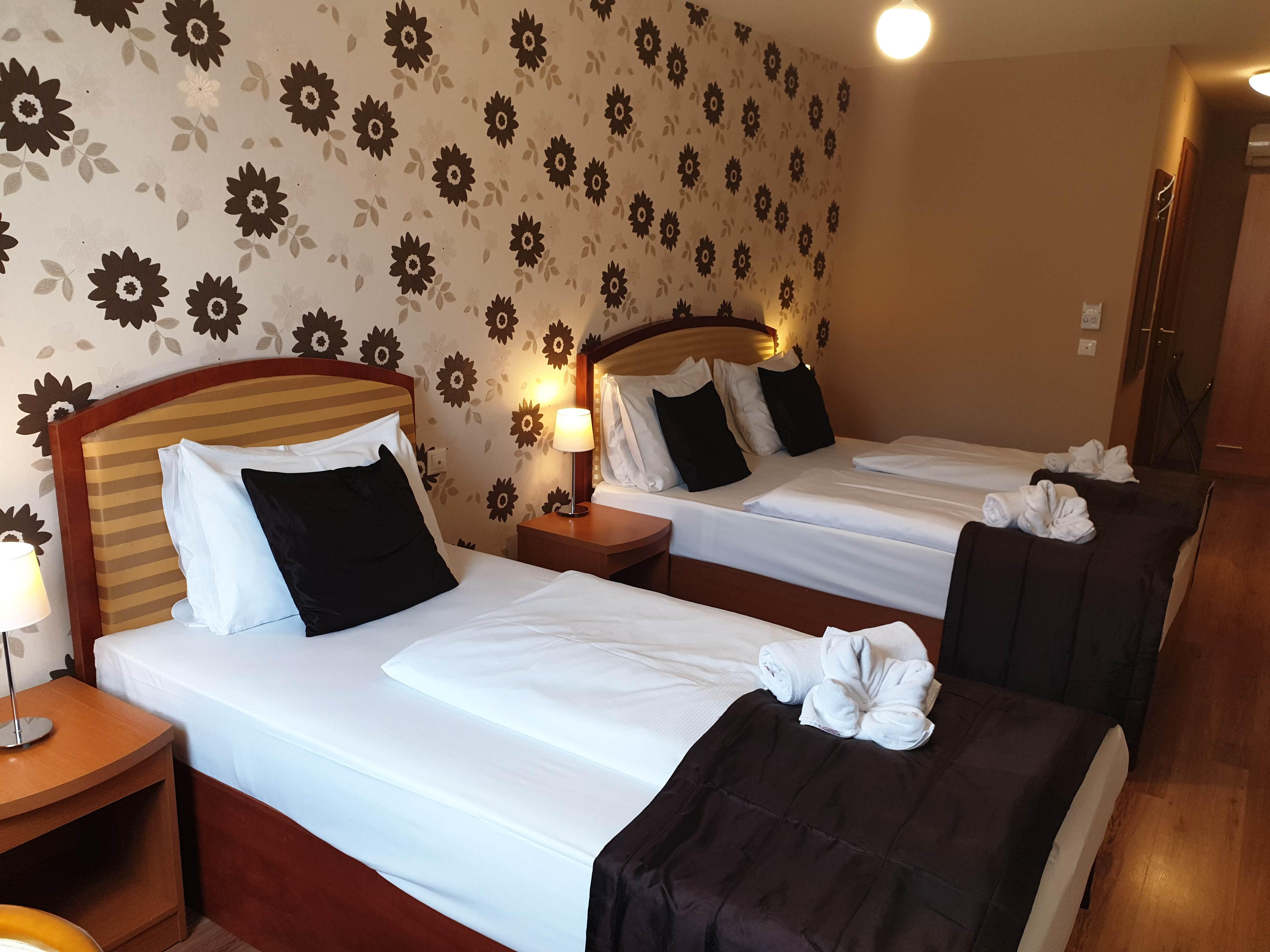 Six Hotel 3*
