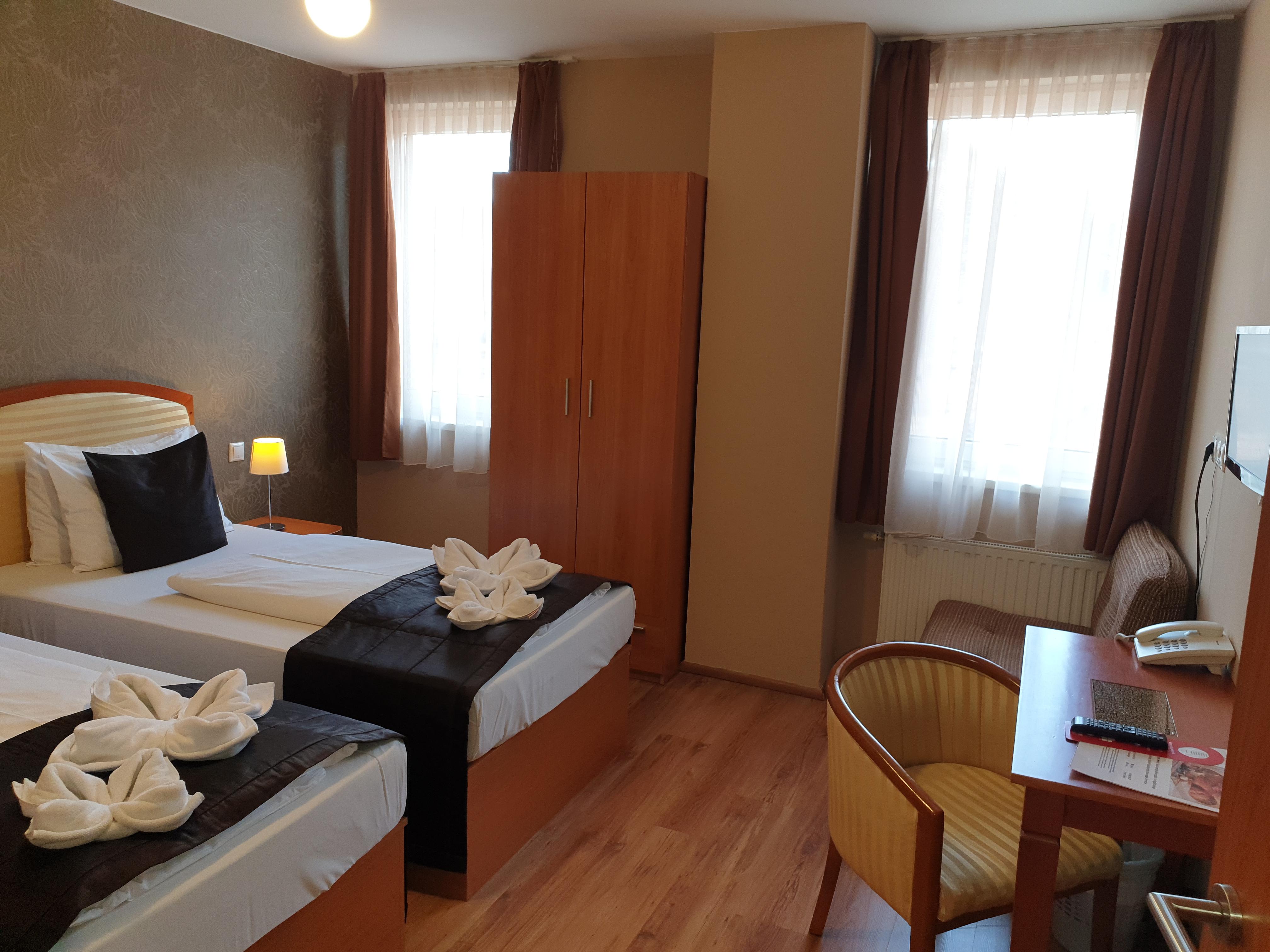 Six Hotel 3*