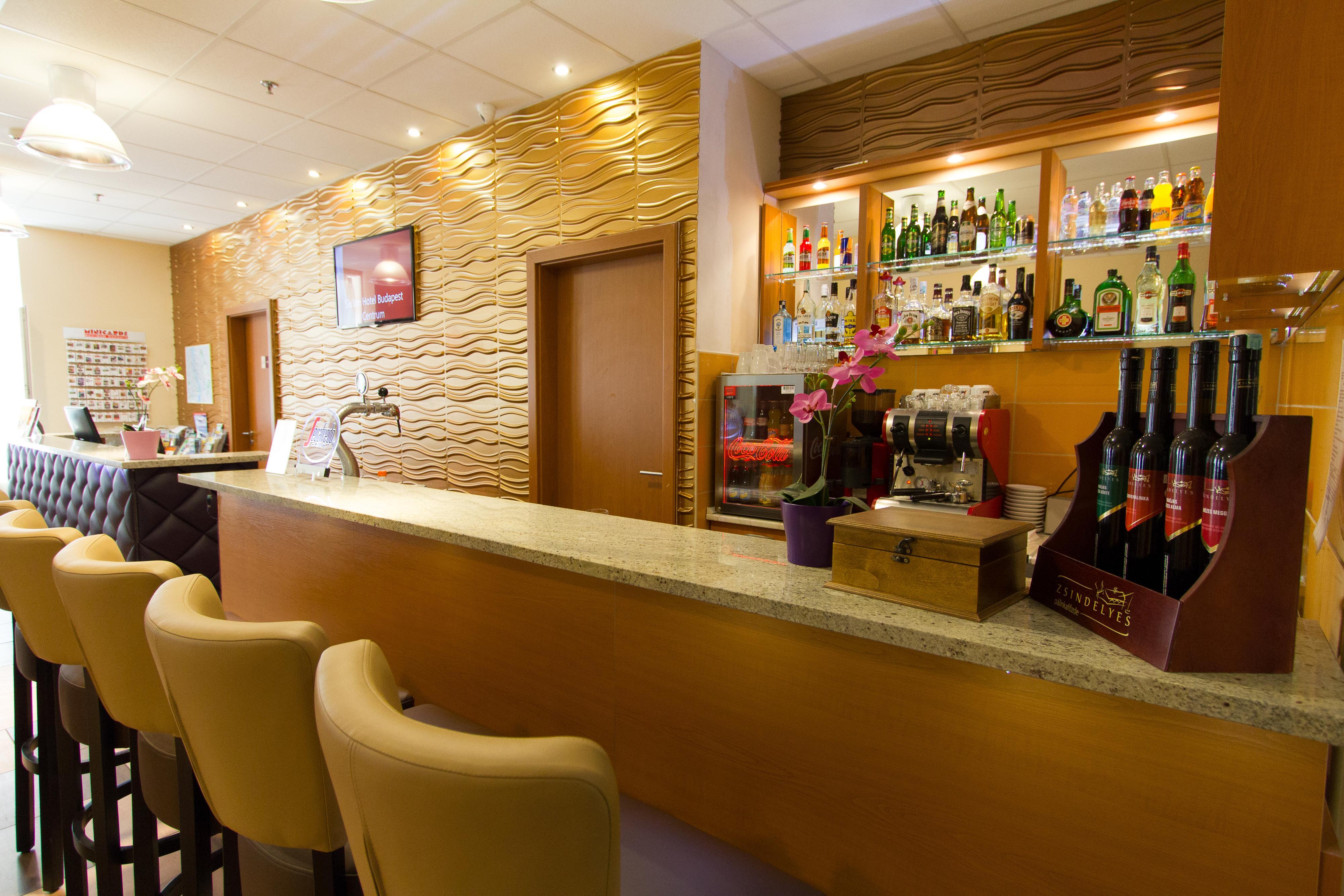 Hotel Six