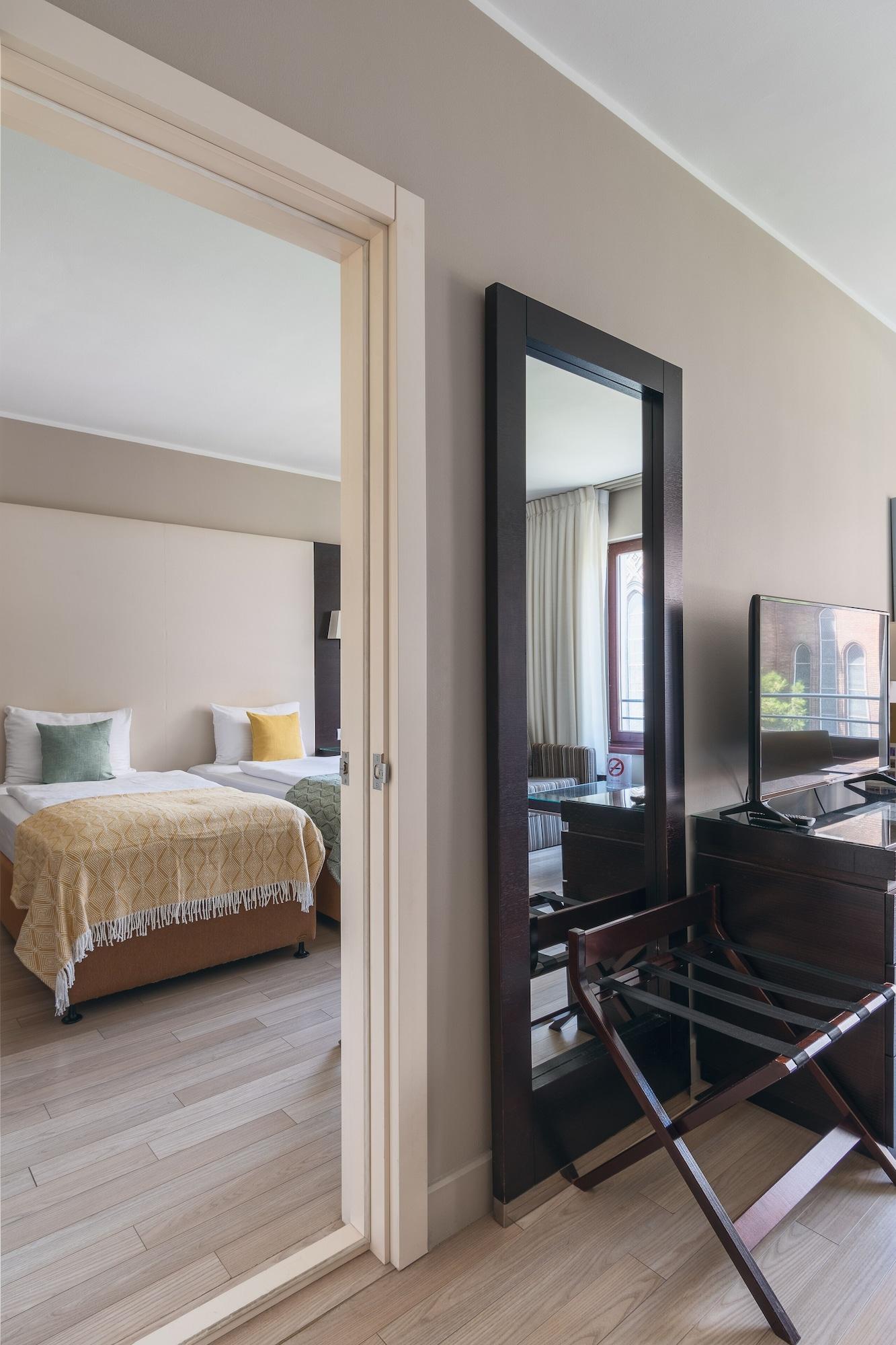 Hotel Lion's Garden 4*