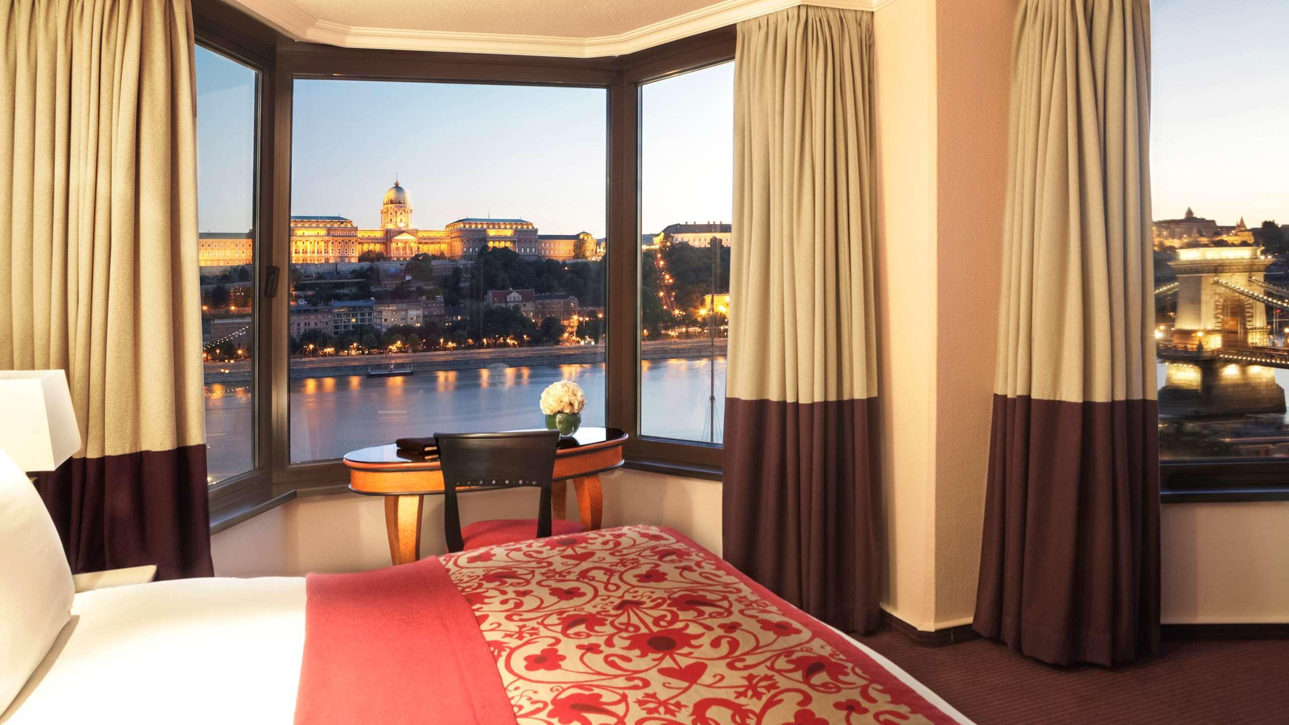 Sofitel Chain Bridge Hotel
