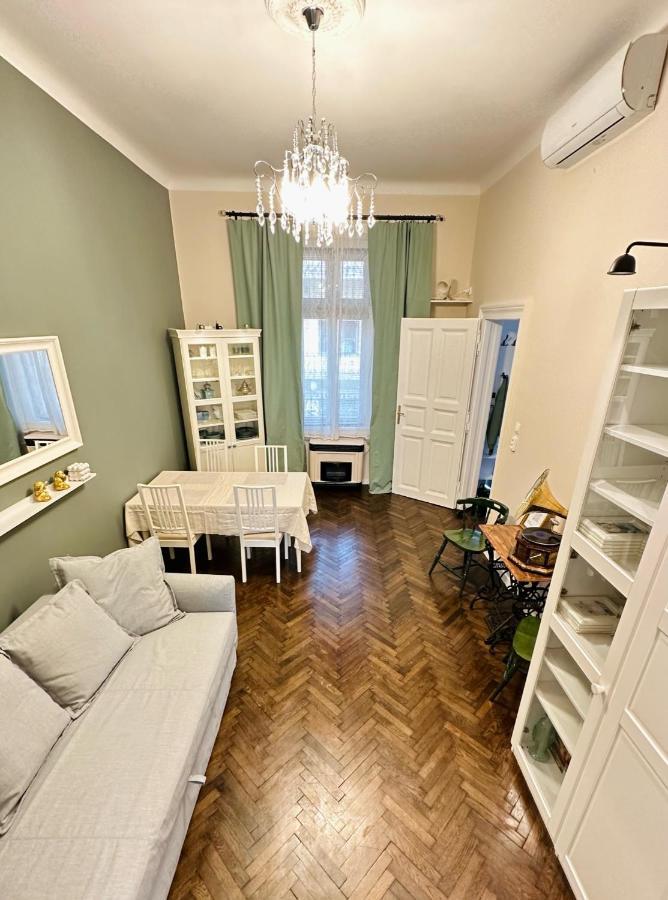 The Spot With Chair - Cozy Space Near Danube Appartamento Budapest