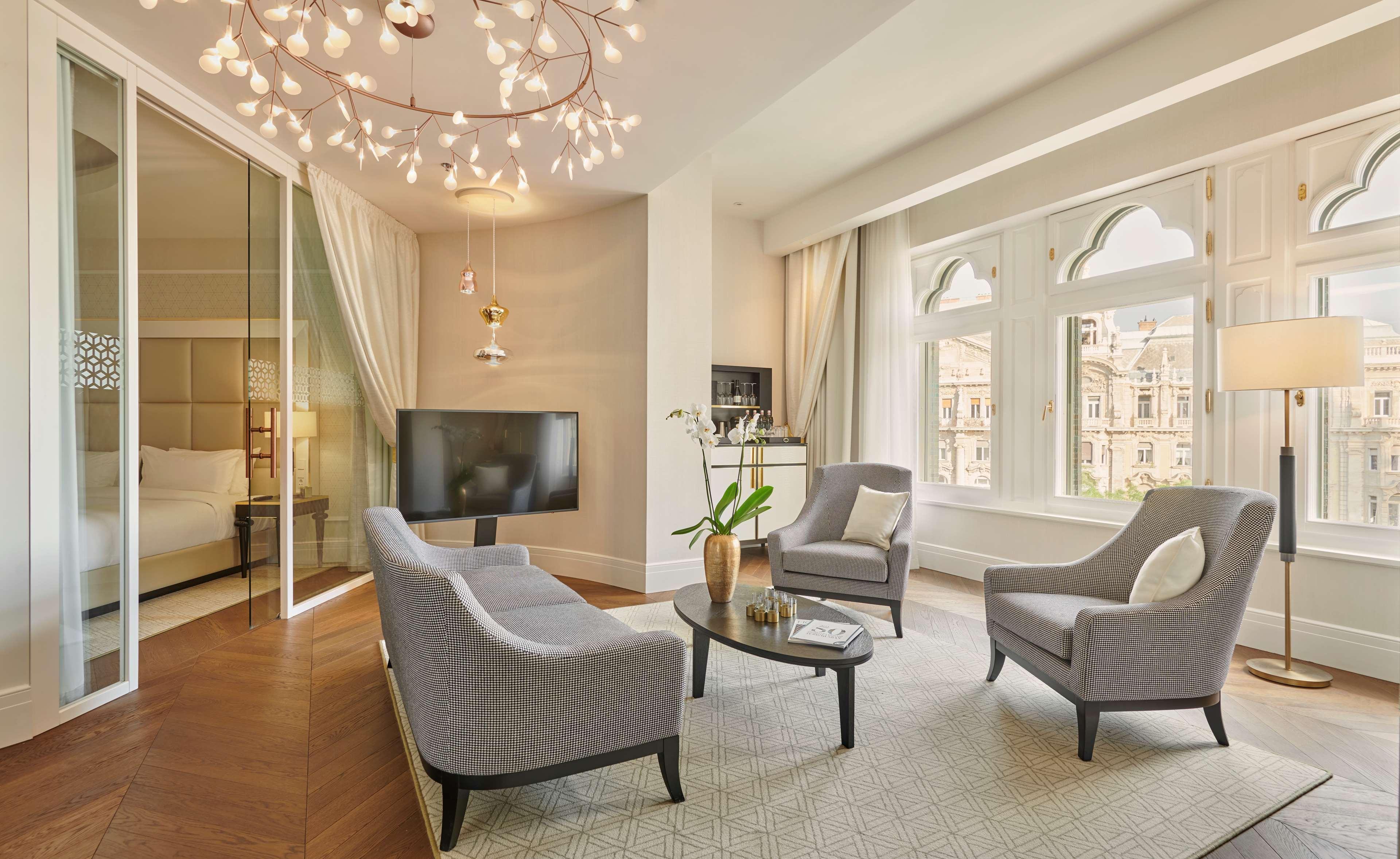 Parisi Udvar Budapest, Part Of Hyatt