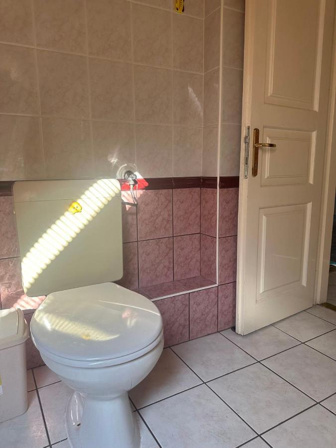 Homestay szállás 布达佩斯苹果酒店 *