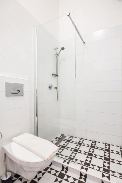 Apartman Stylish Purple In Heart Of Budapest