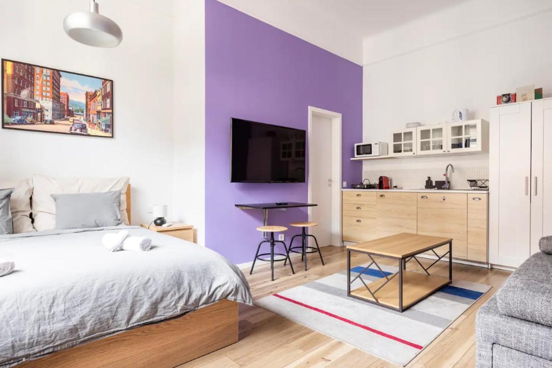 Apartman Stylish Purple In Heart Of Budapest