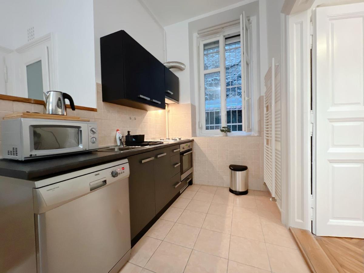 Happy Hours-family Affair-budapest Iconic Postcode Apartment