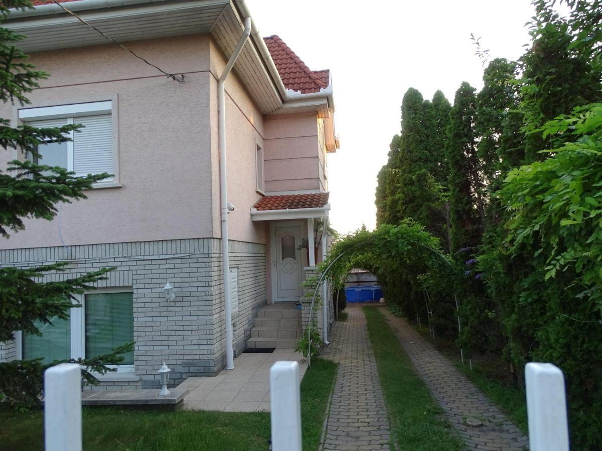 Homestay szállás 布达佩斯苹果酒店 *