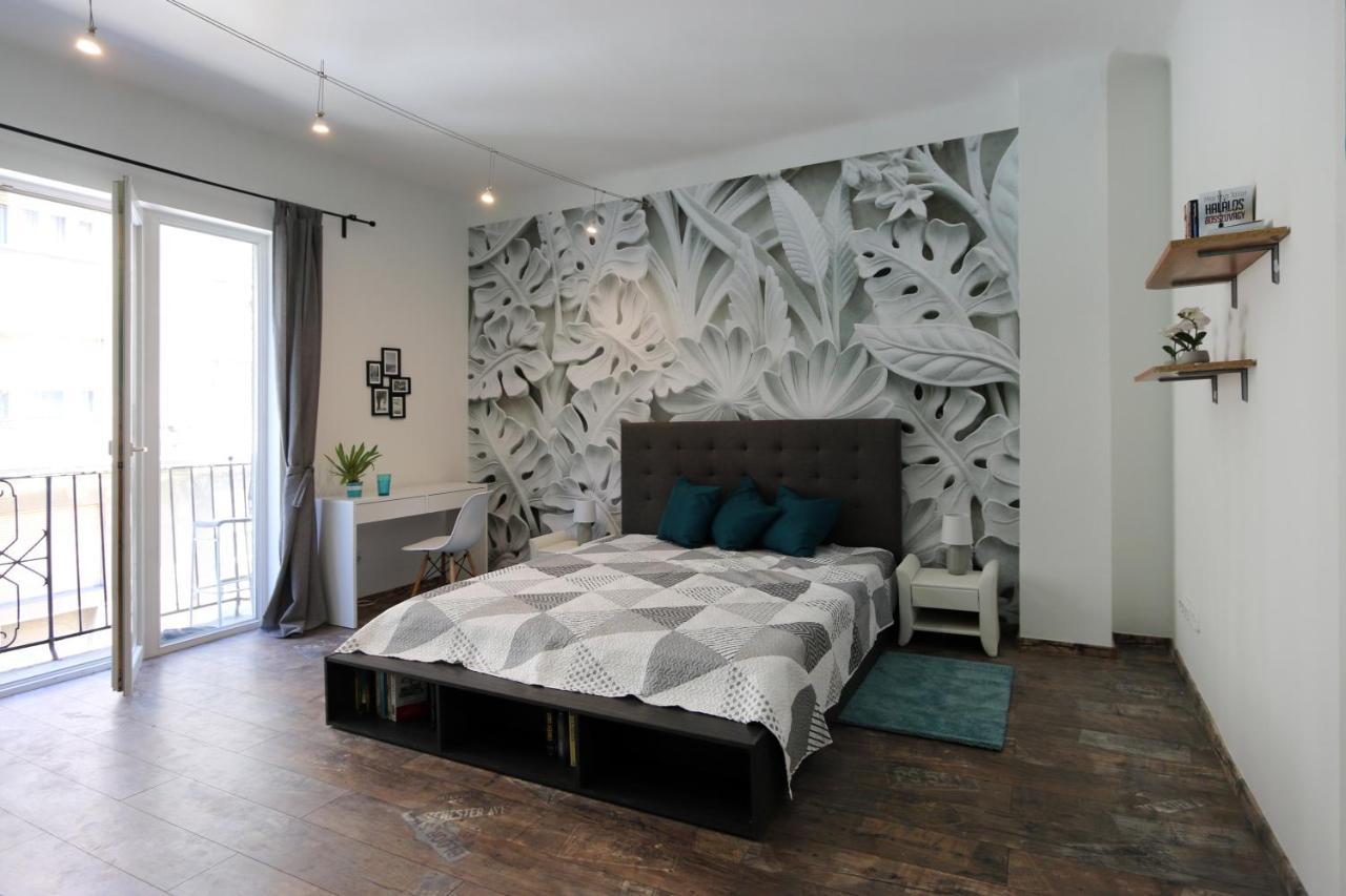 Apartman West End *
