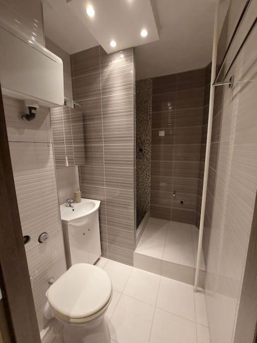 Erzsebet Apartman, Free Parking