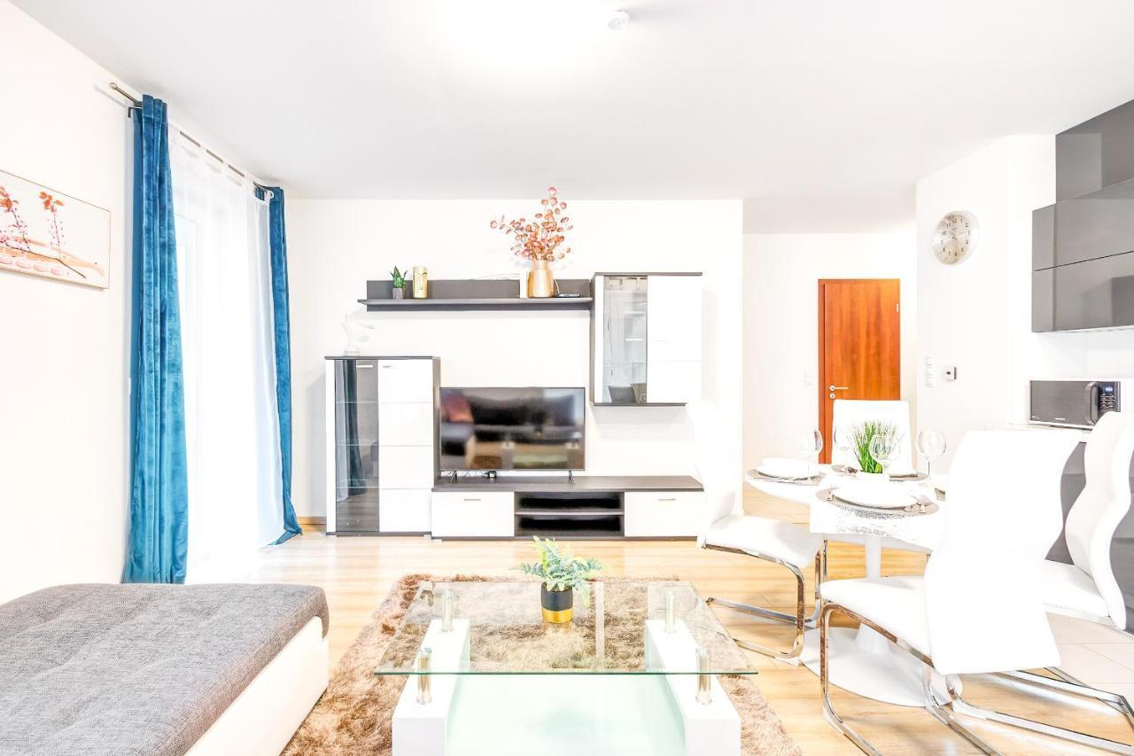 Modern With Free Garage And Balcony In The Downtown *