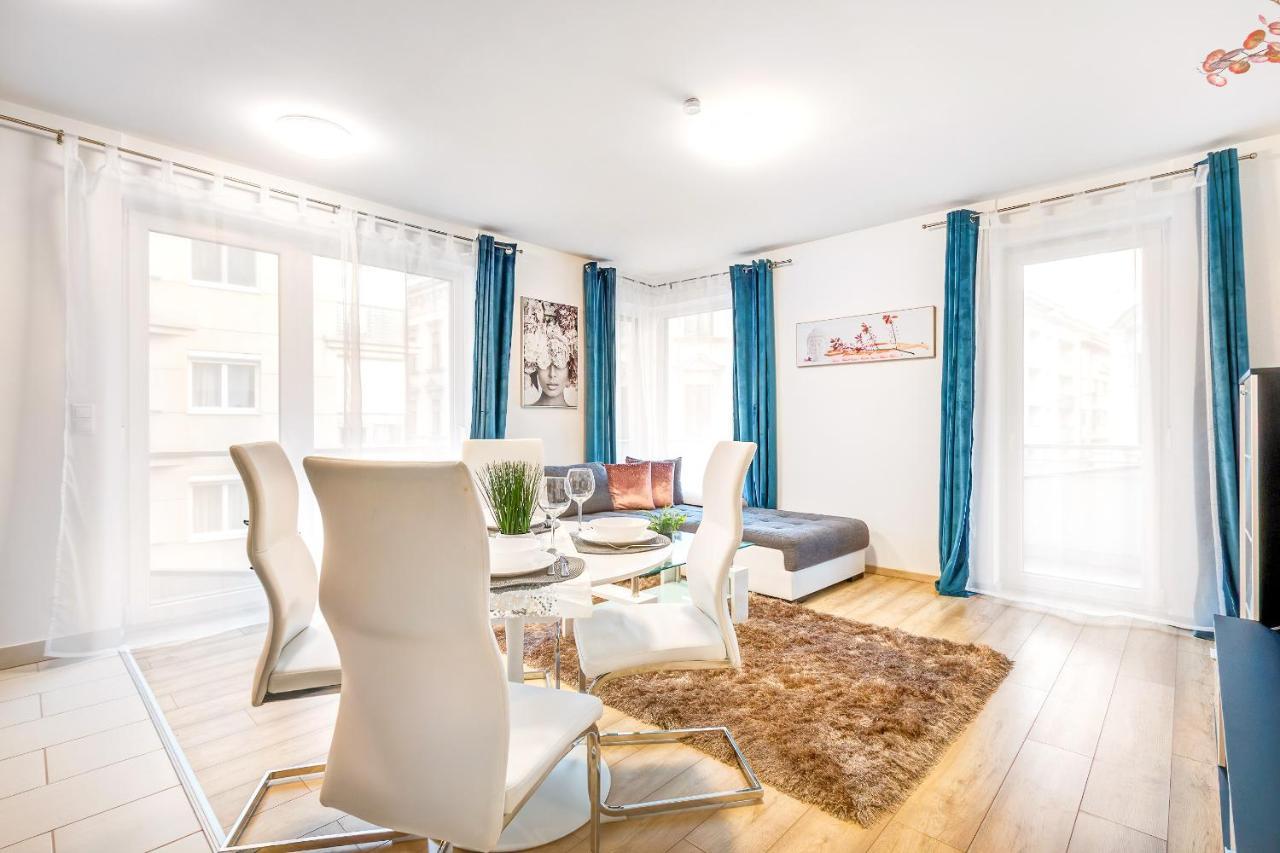 Modern With Free Garage And Balcony In The Downtown Appartamento Budapest