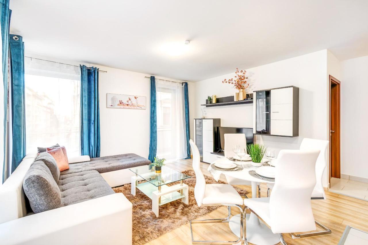 Modern With Free Garage And Balcony In The Downtown Appartamento Budapest