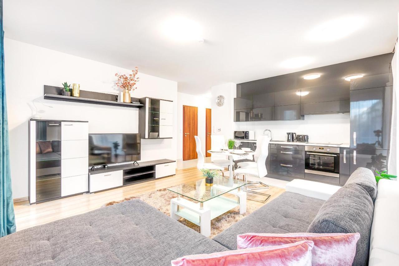 Modern With Free Garage And Balcony In The Downtown *