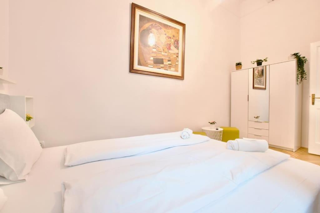 Standard By Hi5 - Muzeum 5 *