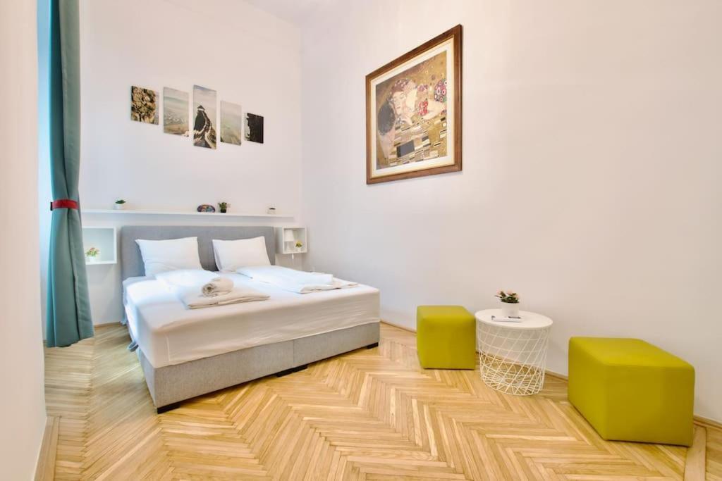 Standard By Hi5 - Muzeum 5 Apartment Budapest