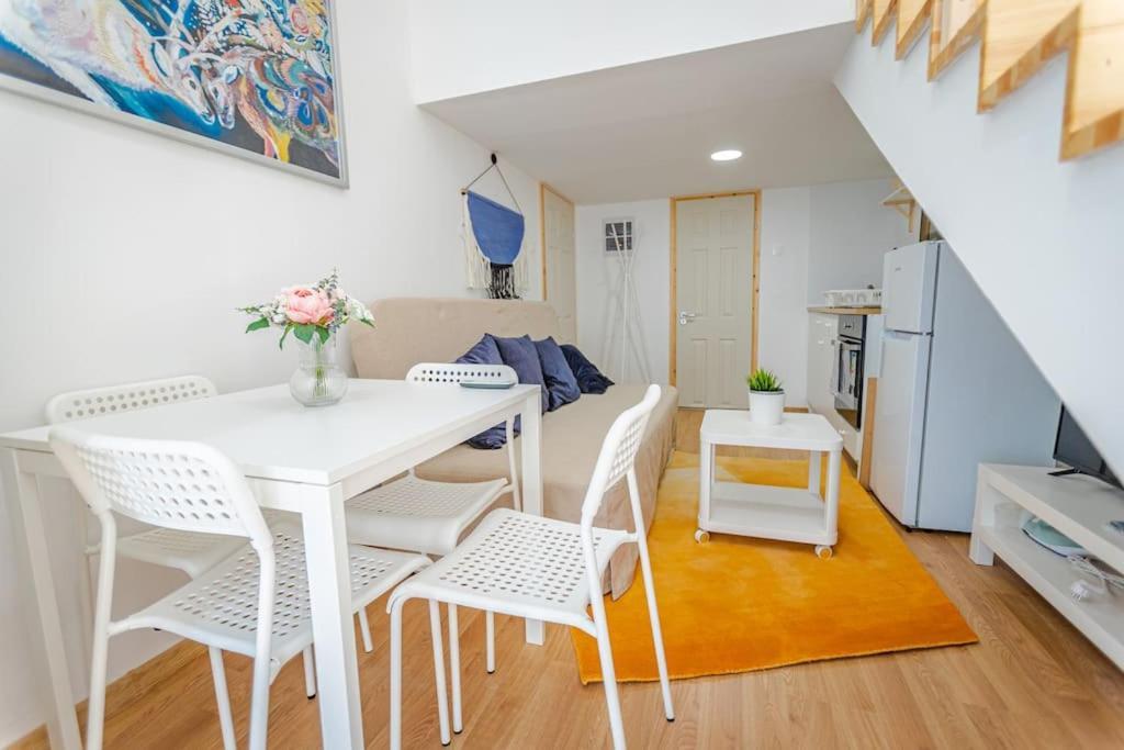 Cozy Studio In Akacfa Street