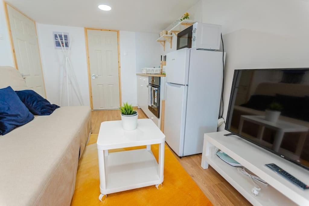 Cozy Studio In Akacfa Street Apartament Budapeszt