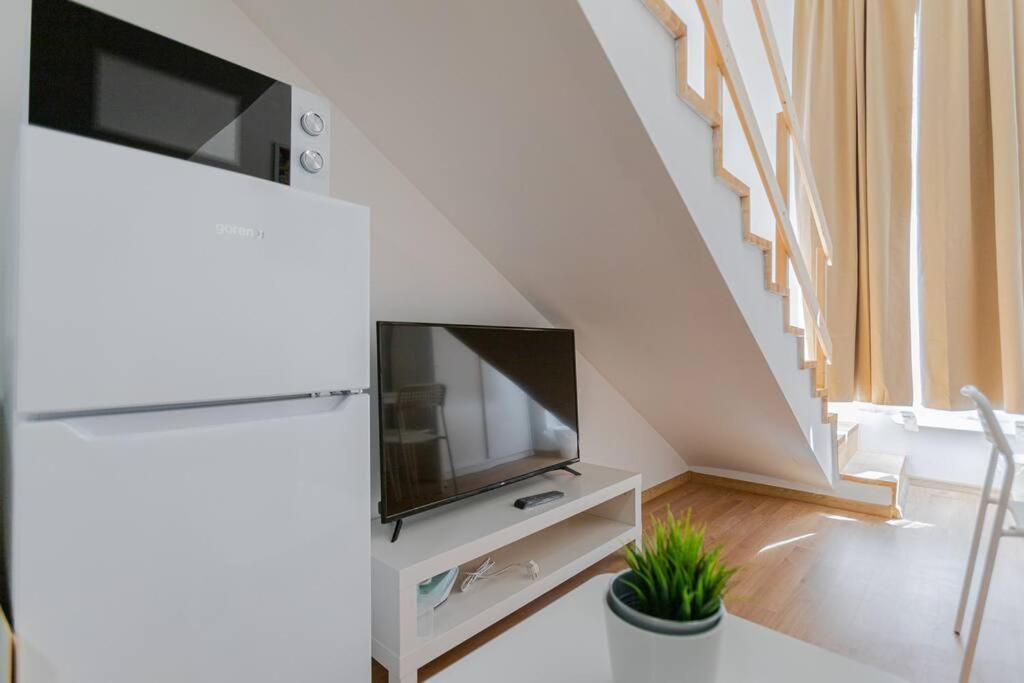 Cozy Studio In Akacfa Street Apartament *