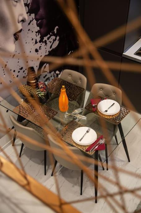 Premium By Hi5-king Street's Luxury Apartment