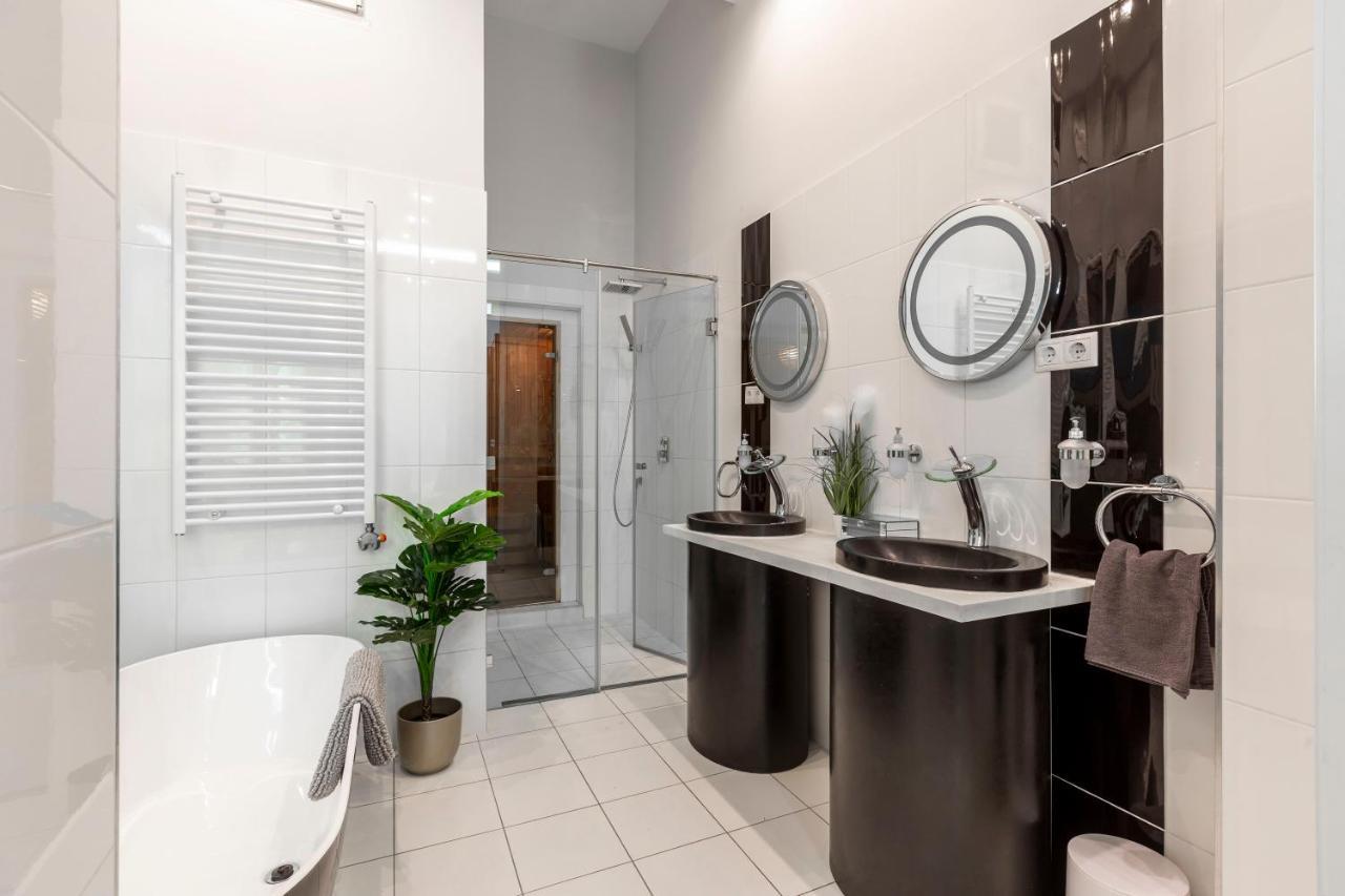 Luxurious & Spacious Downtown In Liszt Ferenc Square Apartment Budapest