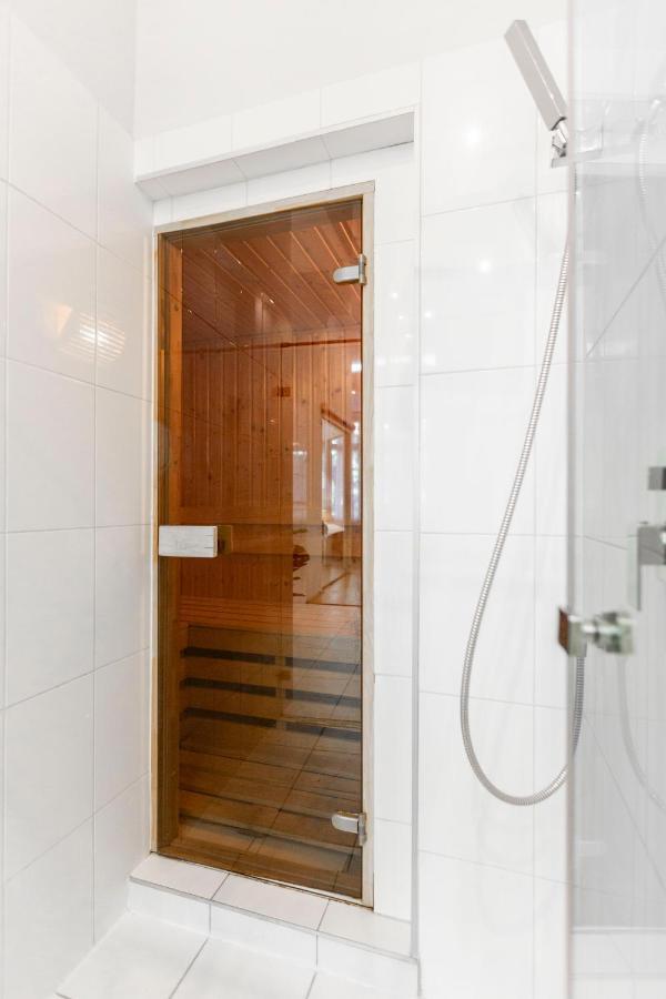 Luxurious & Spacious Downtown In Liszt Ferenc Square Apartment