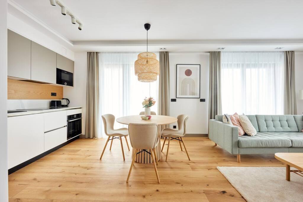 Duna Pearl Terrace With Garage Lägenhet