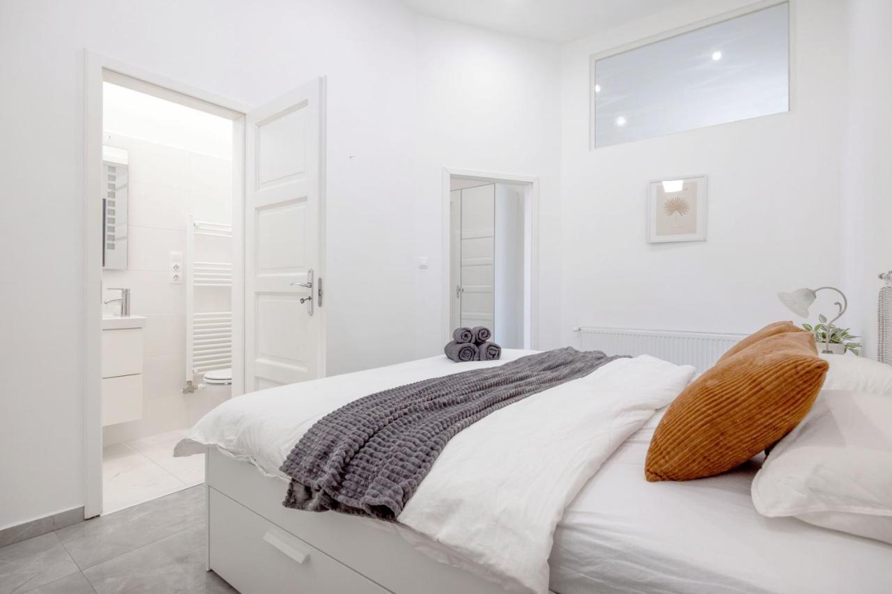 Walk To Vaci Street - Live In Lux Designer Apt W/ Amazing Views Apartman