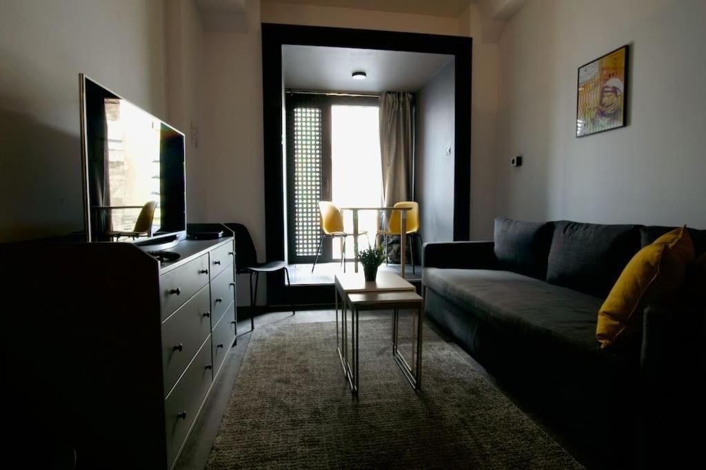By Hi5- Rottenbiller Apartment