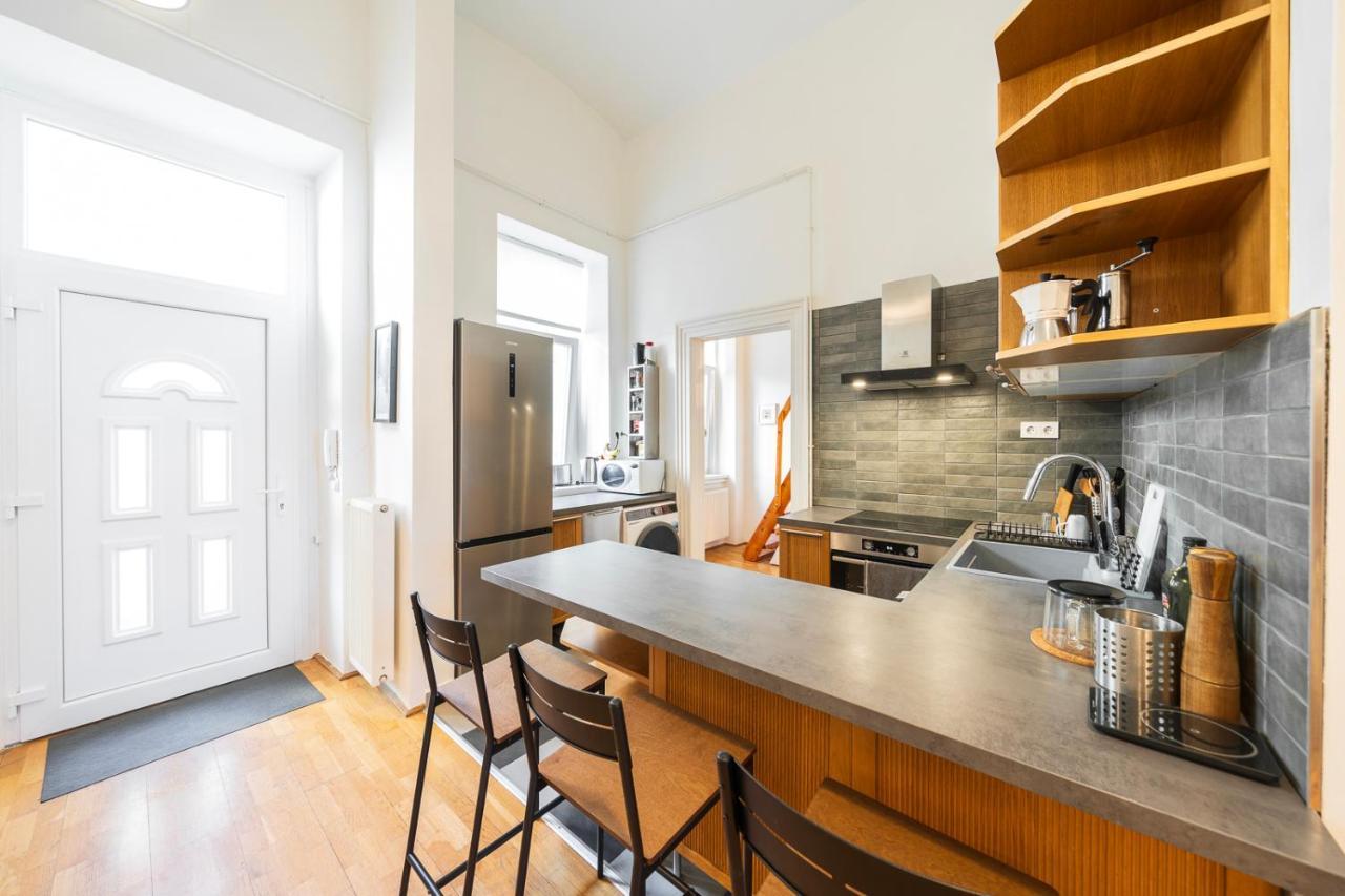 Shining Bright Two Bedroom Next To Andrassy Ave