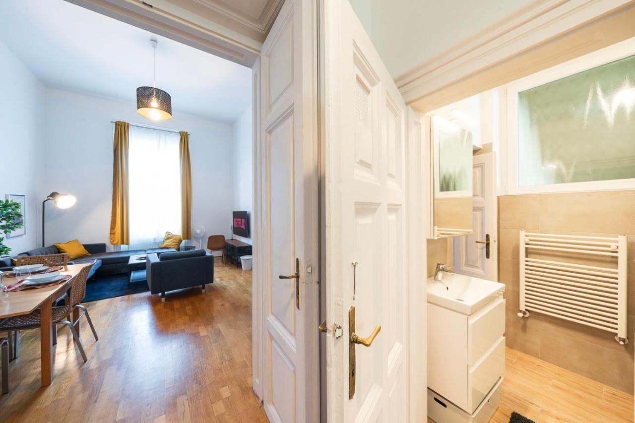 Shining Bright Two Bedroom Next To Andrassy Ave Apartamento