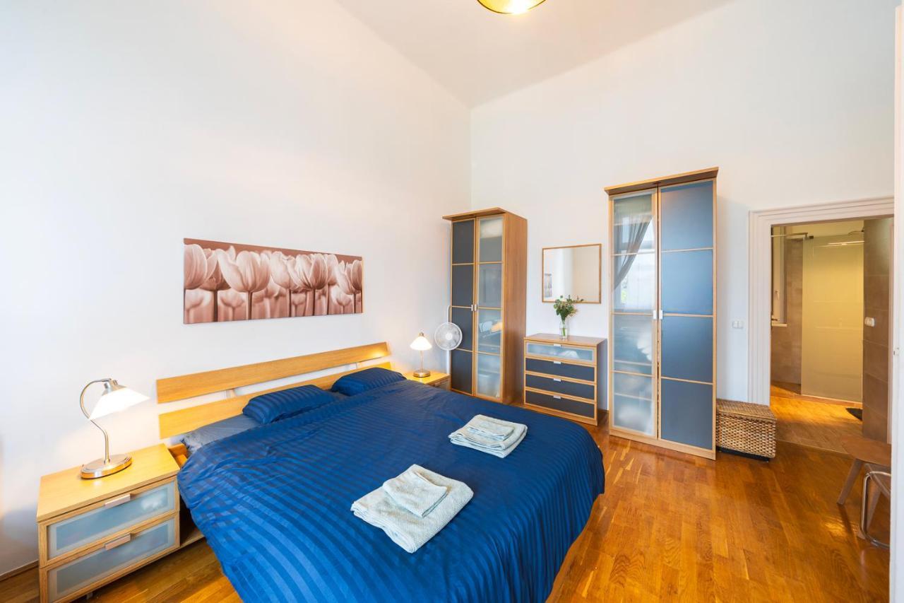 Shining Bright Two Bedroom Next To Andrassy Ave