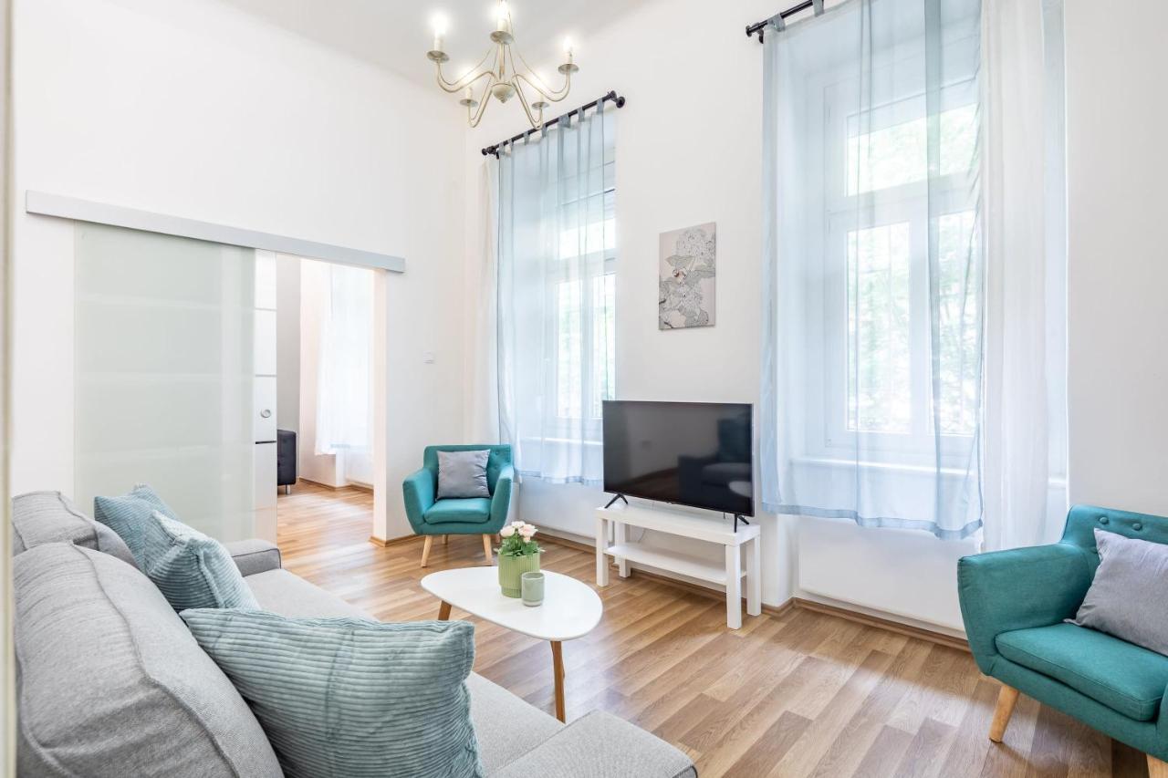 Comfy And Bright In The Center Apartment