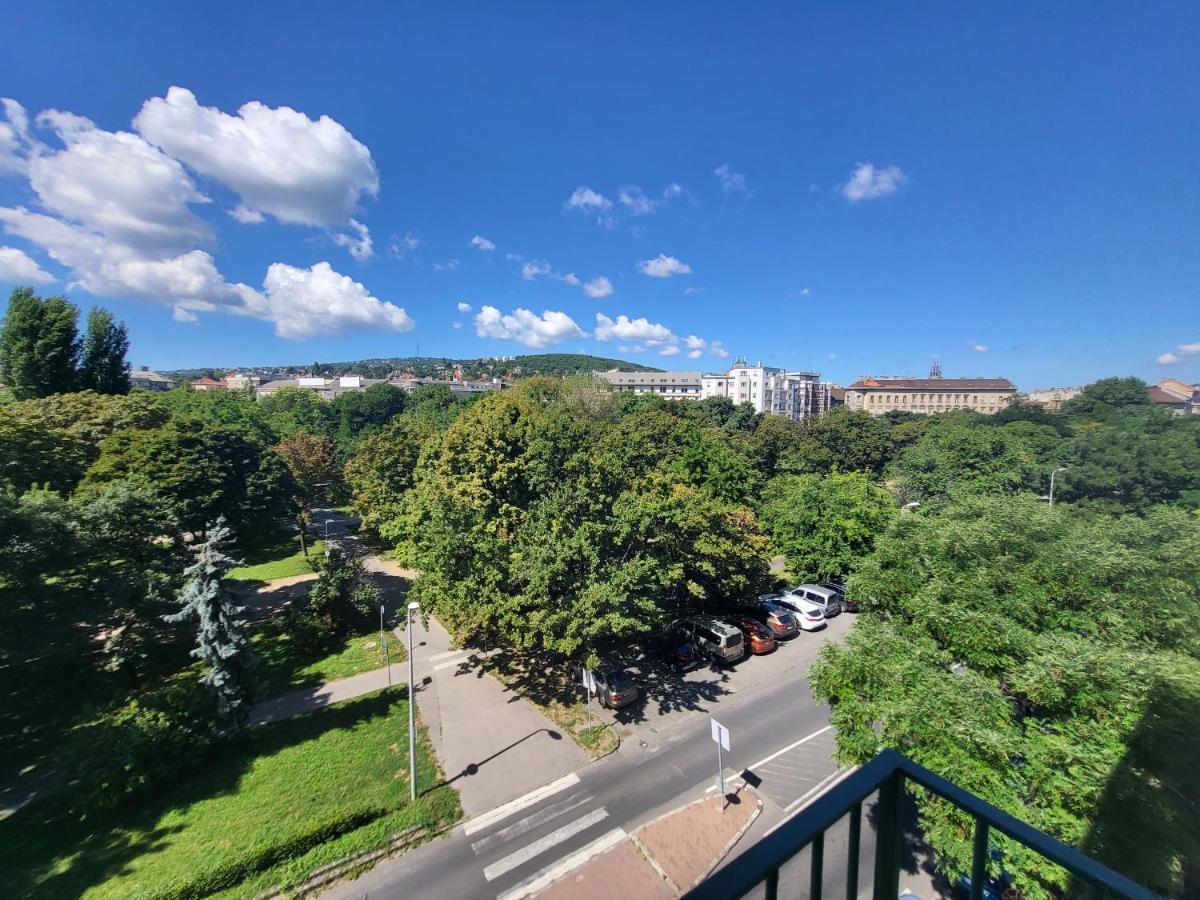 Apartment Sunny Panorama Flat Near Castle With Balcony