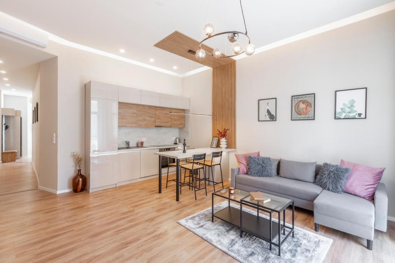 Exclusive Dohany With Balcony Next To The New York Cafe Budapest