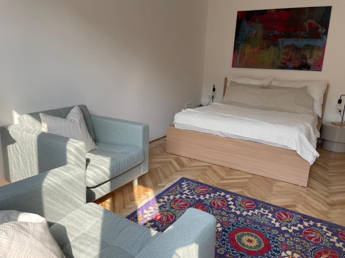 Apartment 5 *