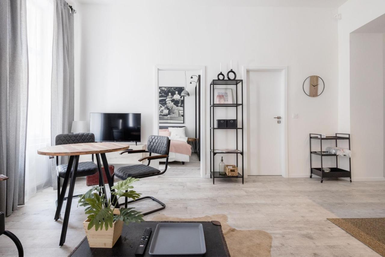 Appartamento Two-bedroom Next To Music Academy *
