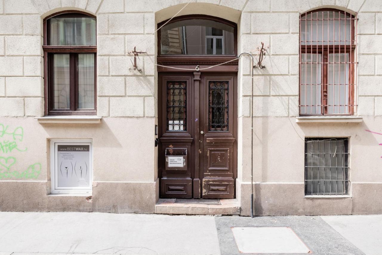 Two-bedroom Next To Music Academy Budapest
