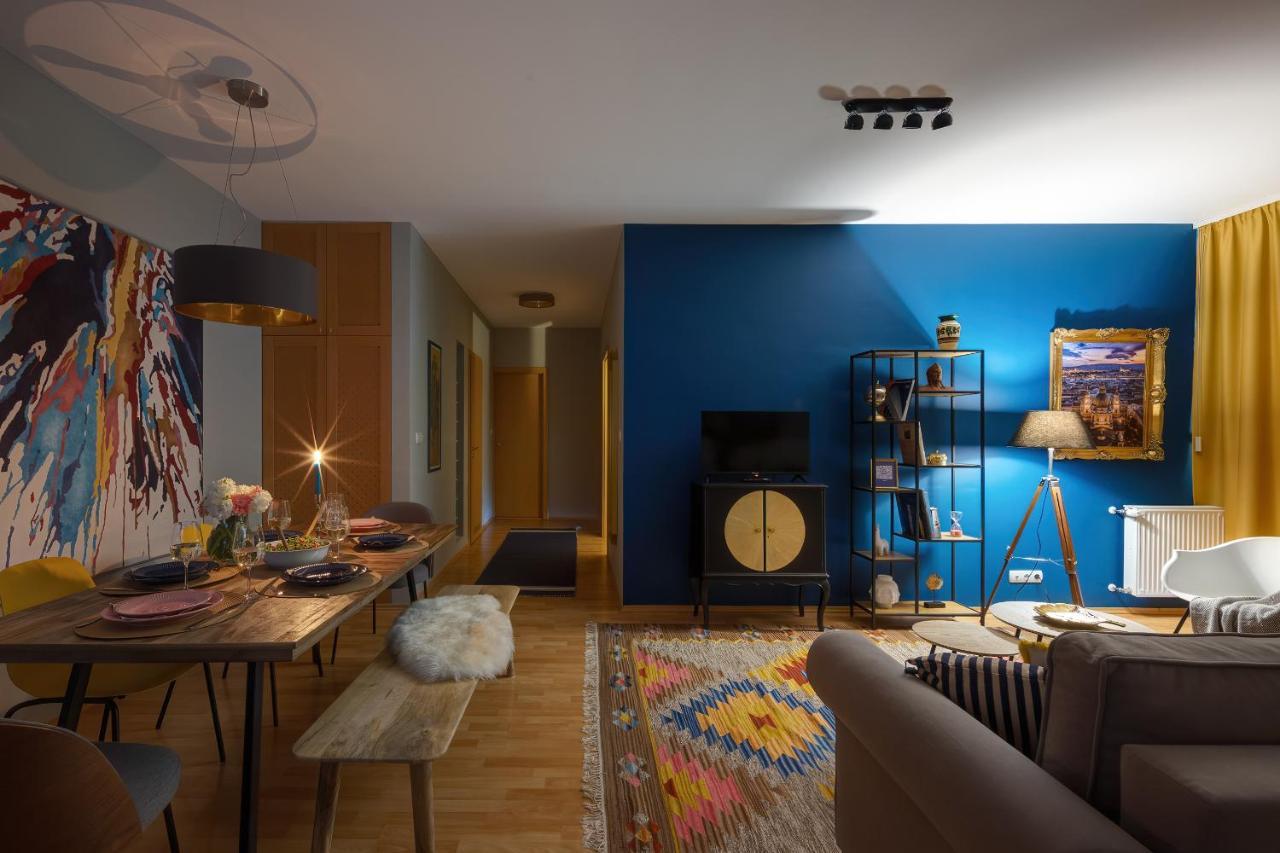 Stylish And Colorful With Balcony Apartmán
