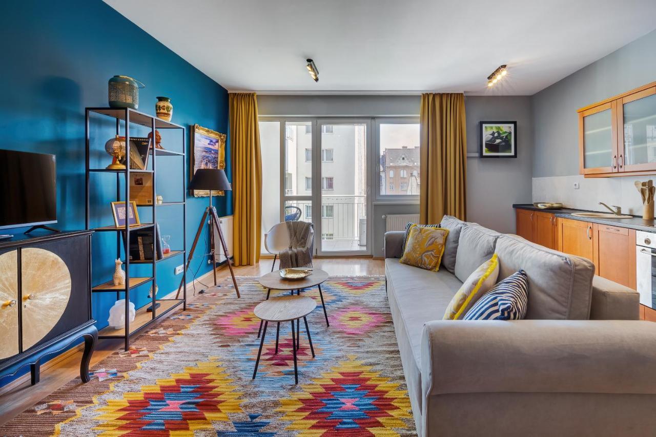 Stylish And Colorful With Balcony *