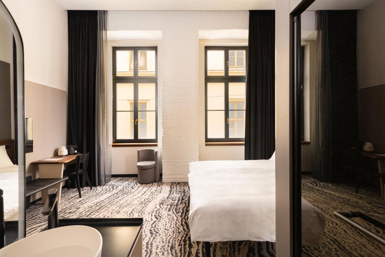 Gin Hotel