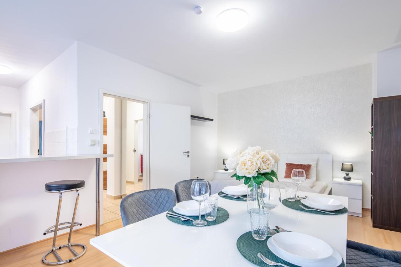 Two Bedrooms With Free Garage In The Downtown *