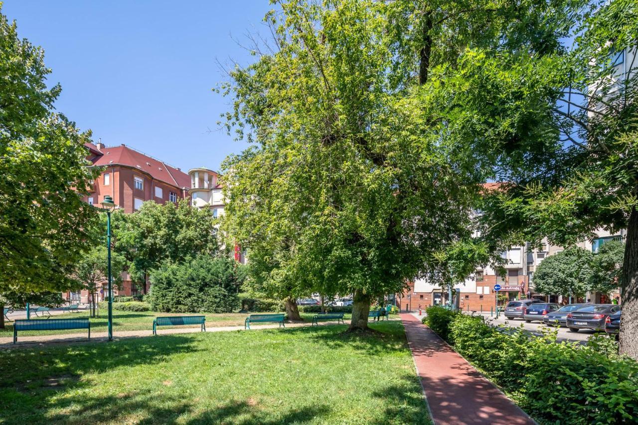 Two Bedrooms With Free Garage In The Downtown Apartment *