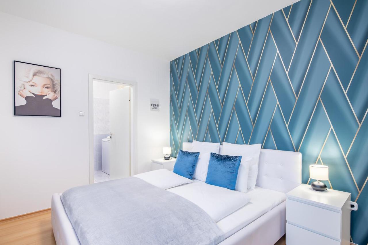 Two Bedrooms With Free Garage In The Downtown Apartment *