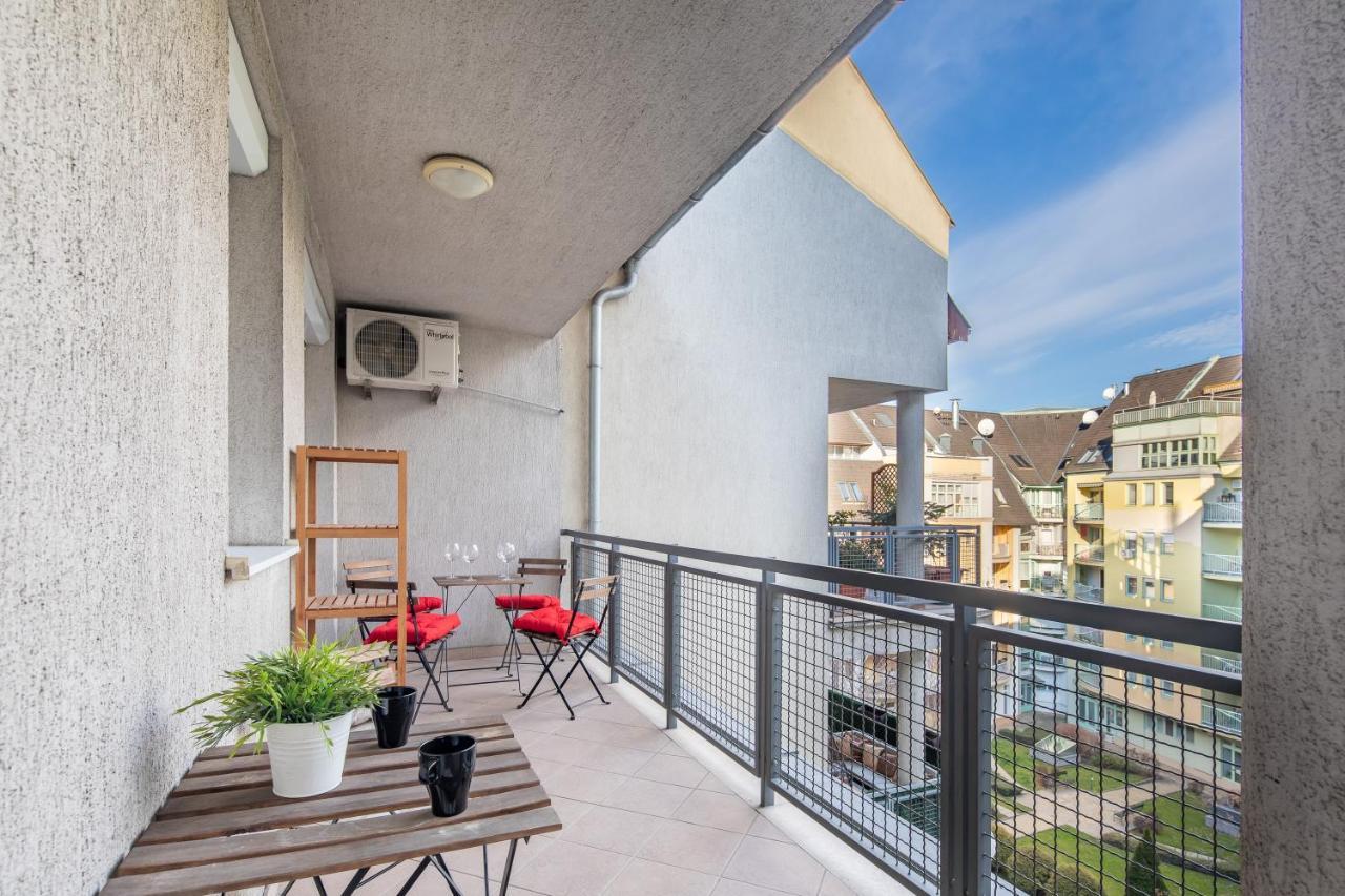 Apartment Two Bedrooms With Free Garage In The Downtown Budapest