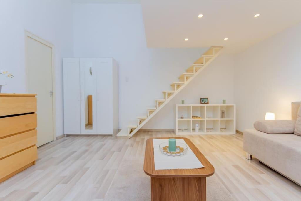 Cozy Nest By The Andrassy Avenue