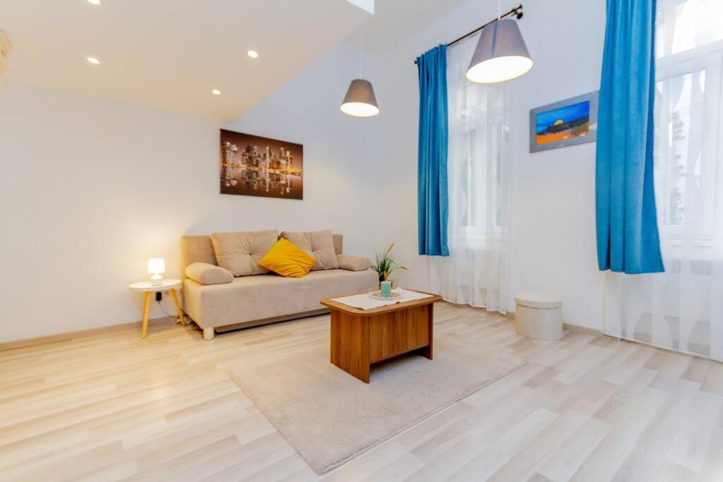 Cozy Nest By The Andrassy Avenue Budapest