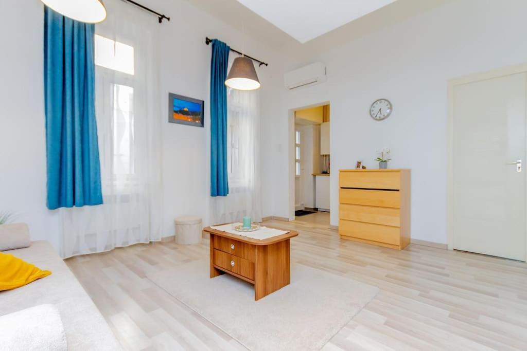 Cozy Nest By The Andrassy Avenue