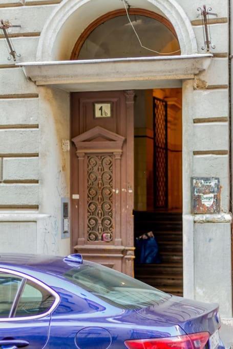 Cozy Nest By The Andrassy Avenue Apartment